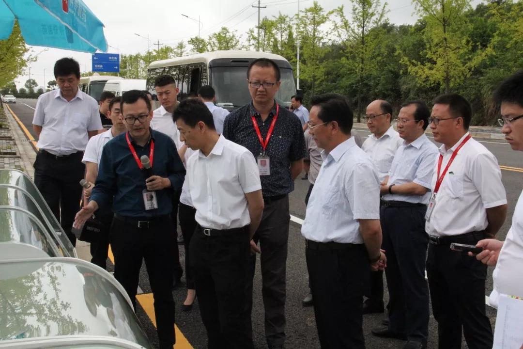 贵阳市市长陈晏调研1277星际电子游戏大健康医药产业园2.jpg